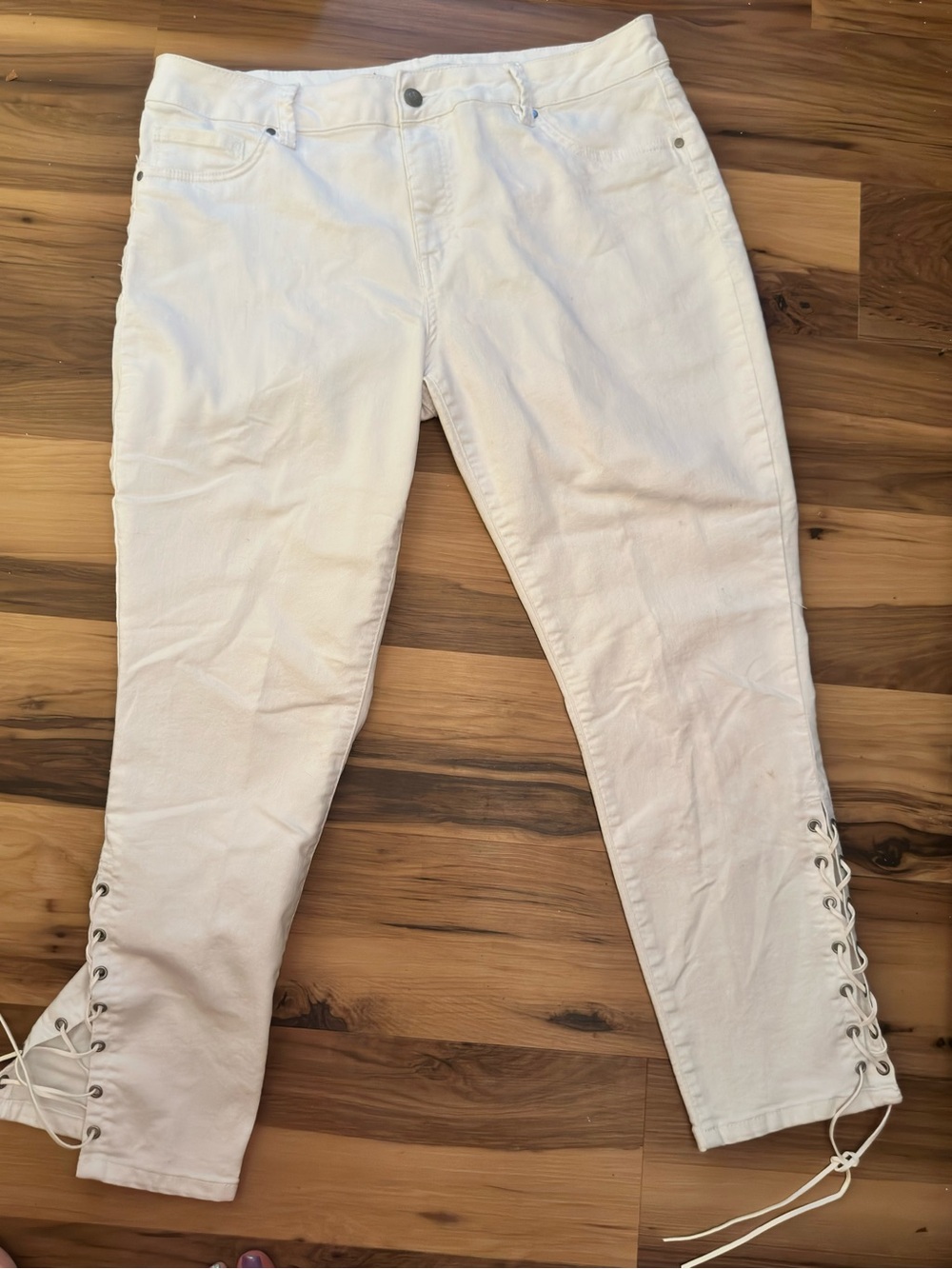 d. jean’s white skinny jean. Size 16 with White Lace-up on the sides.